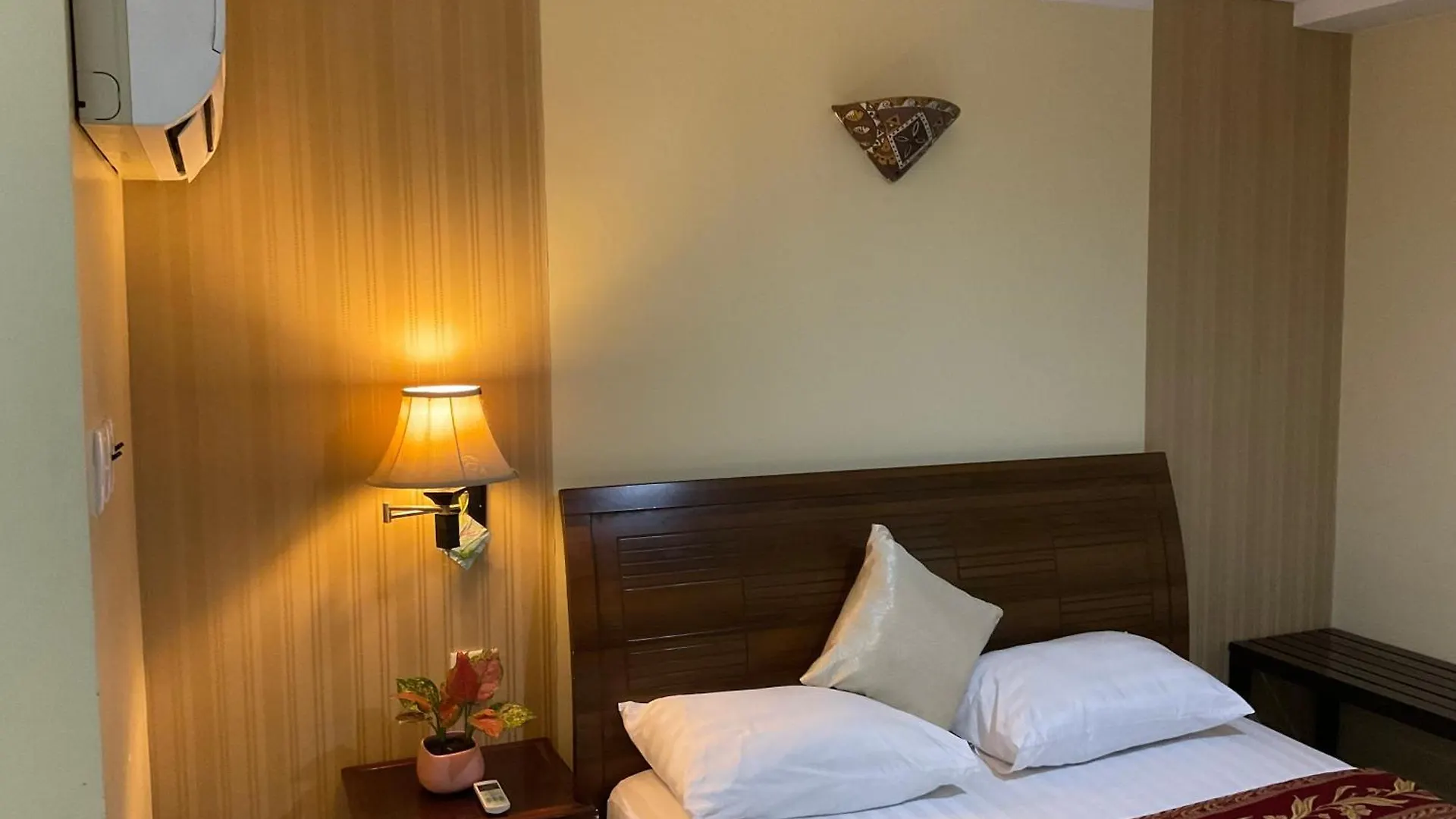 Khach San Minh Chau - Hoa Hung Hotel Ho Chi Minh City