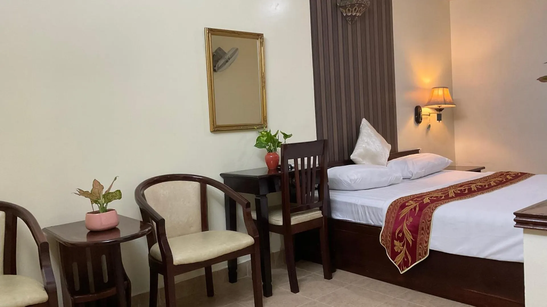 Khach San Minh Chau - Hoa Hung Hotel Ho Chi Minh City