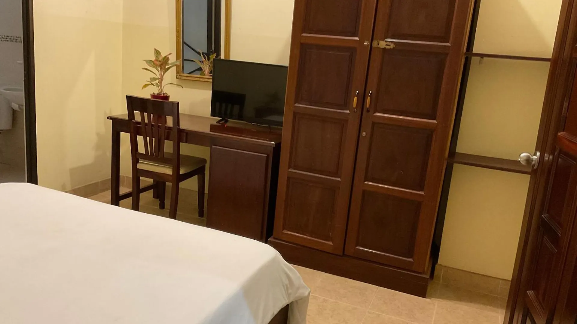 Khach San Minh Chau - Hoa Hung Hotel Ho Chi Minh City