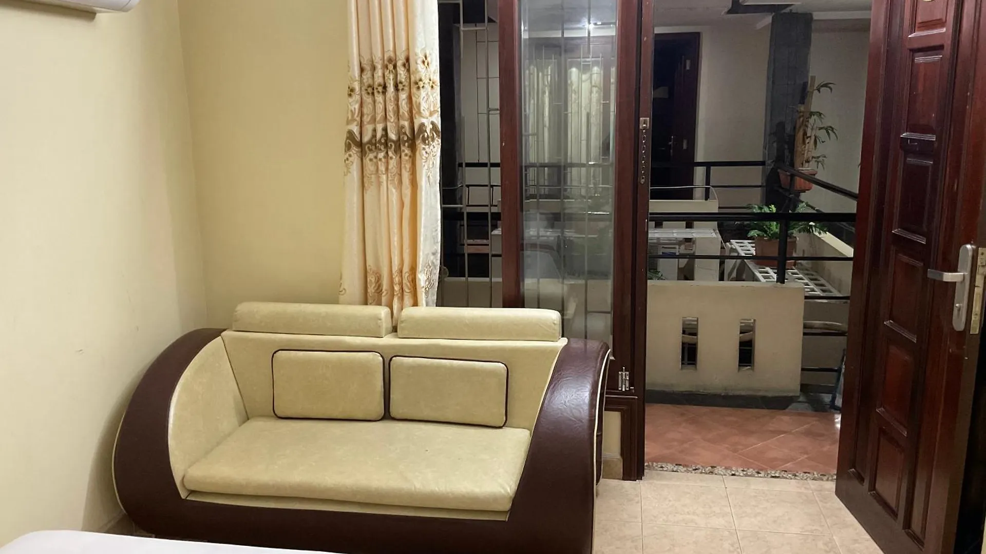 Khach San Minh Chau - Hoa Hung Hotel Ho Chi Minh City