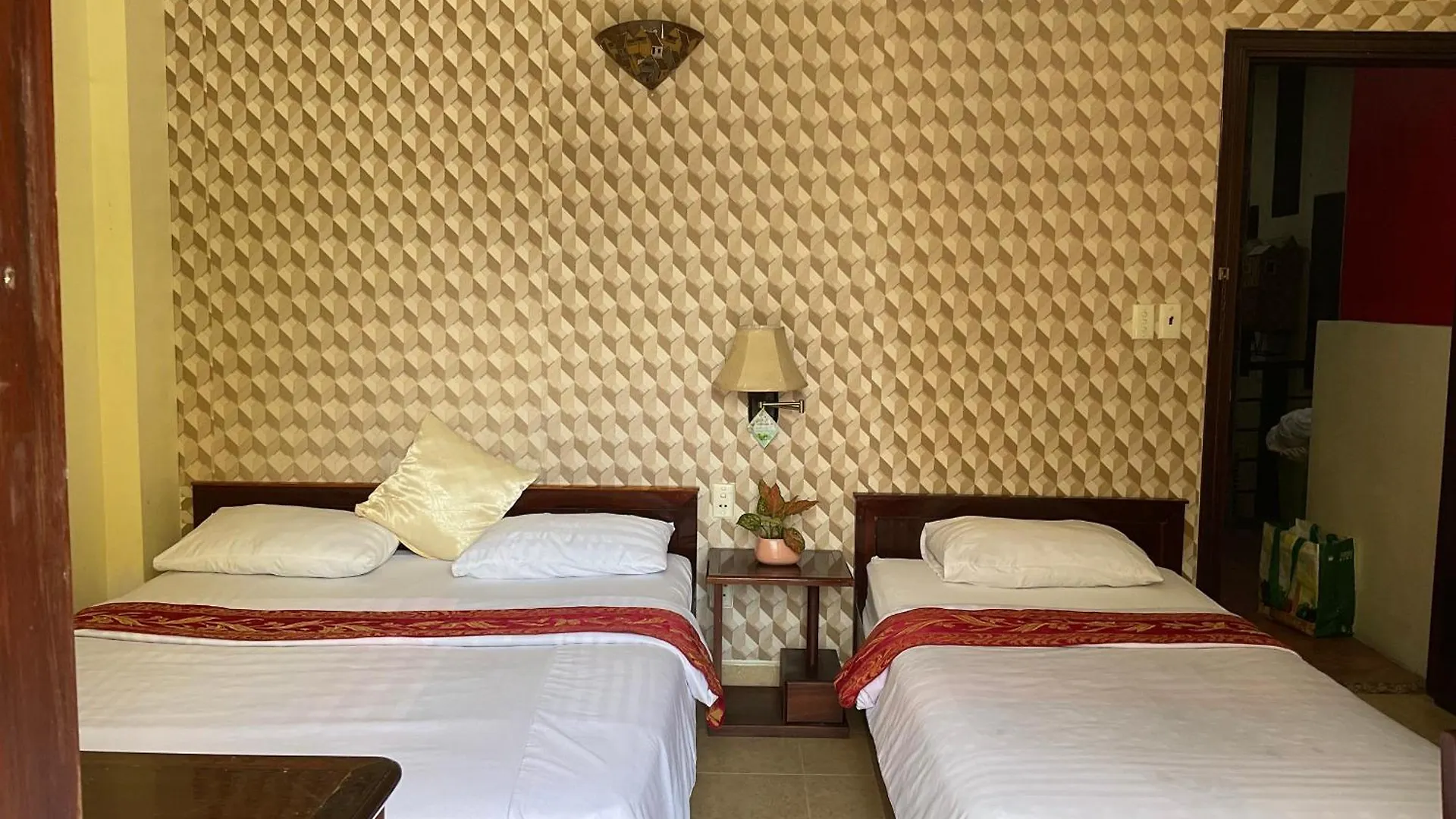 **  Khach San Minh Chau - Hoa Hung Hotel Ho Chi Minh City Vietnam