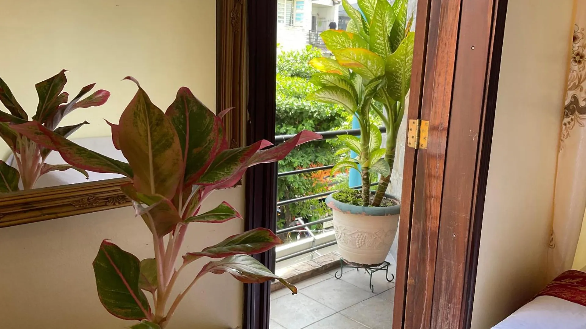 Khach San Minh Chau - Hoa Hung Hotel Ho Chi Minh City
