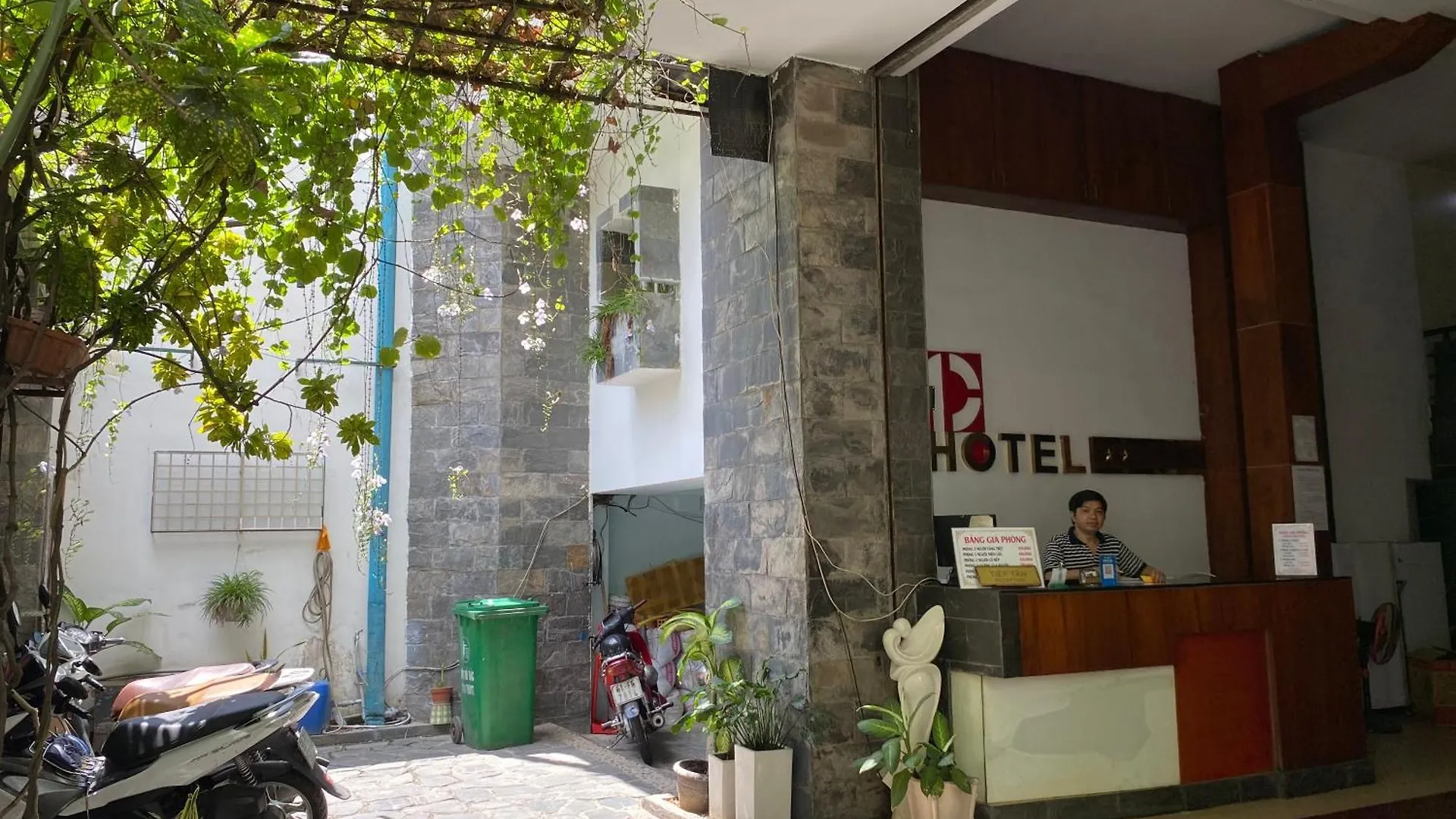 Khach San Minh Chau - Hoa Hung Hotel Ho Chi Minh City